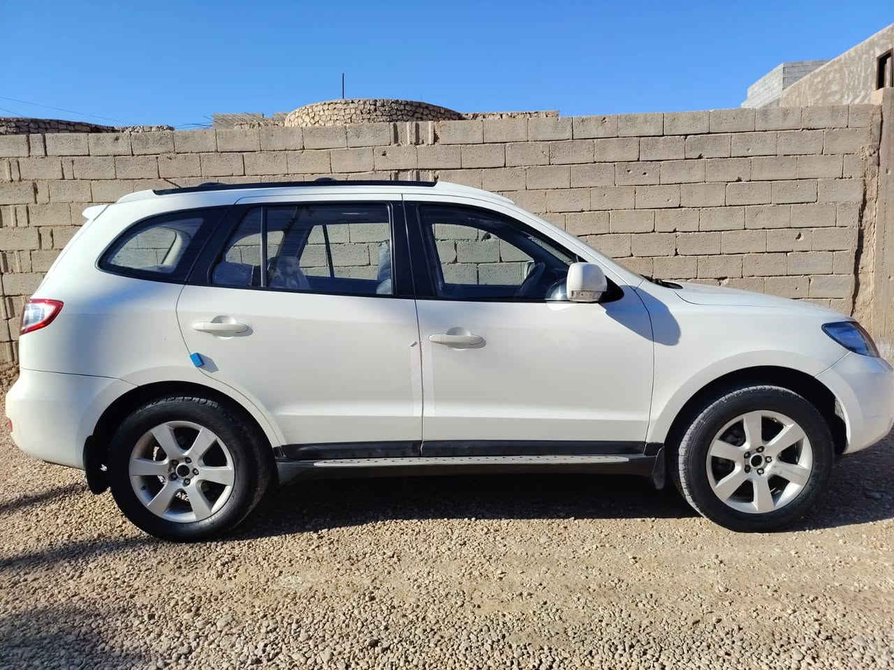 السلام عليكم سنتافي 2009 خليجي مواصفات فول موصفات 1 عل1 مكينه 6 سلندر. 7 راكب. فوريل. فتحه. تحكمات. كشن كهرباء. شاشه وكامره. مانع انزلاق. 3 قطع تبريد بيها صبغ بنيد شويه بالصندوك مابيها اي نواقص جاهزه. السعر 129 وبي مجال للاستفسار  *********** او ع خاص
