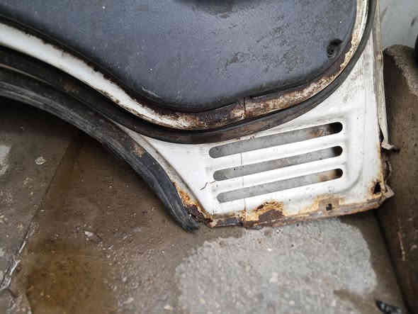 سلام عليكم بيبان 2  مقفلات كاملات هنة وجامهن وبطاينهن مال كية بنكو 3  2700  وبنيد وماصدات وصفاحية  مكان الشعب ***********
