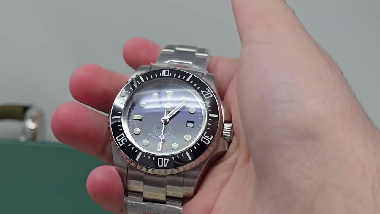 (((مزاد يبدأ من 60 ألف ينتهي ب 6 صباحًا)))
ساعه ماركه.......  من أمازون 
ماكنه اوتماتيك  لون مينا مميز 
ضد الماء وزن ثقيل رنك دوار 
أميال وأرقام لامنوس القطعه كامل ختومات 
قفل سلايد يتكبر ويصغر قفل بحري ((تفاصيل داخل فيديو))
مكاني كربلاء (متوفر توصيل)


**إذا كنت صاحب هذا الإعلان وتريد حذفه لأي سبب، رجاءا أرسل رسالة إلى الدعم الفني**