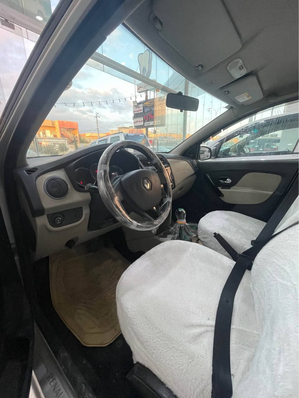 ***********

رینۆ سمبول ٢٠١٦ گێر مەکینە بەشەرت تەقە و رەقە بەشەرت 
سەیارەکە بێ سبوغە  بەس کال بوونەوەی هەیە 
٧ وەرەقە و نیو غرامەی لەسەرە أربيل, العراق
