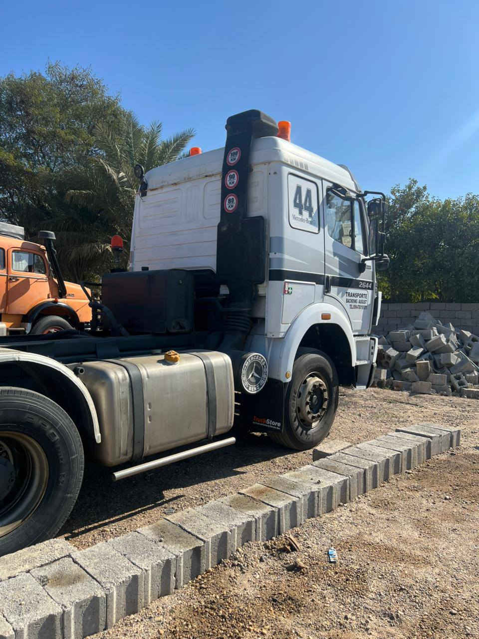 سلام عليكم سياره للبيع موديل 96مكينه 44 كير 180 مجموعه نص جياف شاصي طويل موسوينه راس تخم تاير سياره جاهزه لشغل سعر350 تلاثه ونص وبيهه مجال ستفسار تصال عل رقم *********** ***********
