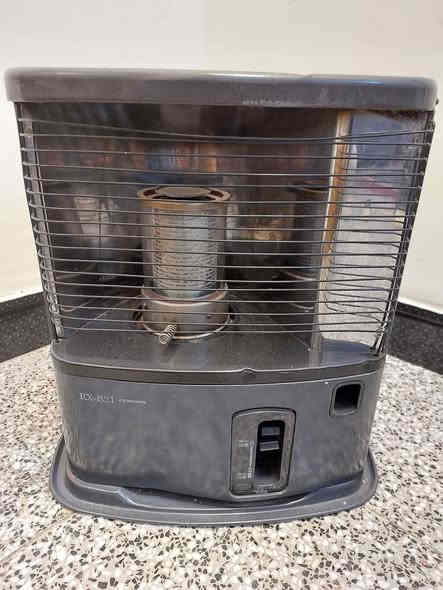 مجمدة اوكما كلش نضيفة بعدها على وضع الشركة وكرسي طعام ماركة جوي البريطانية وصوبة نضيفه مكاني بغداد ***********
