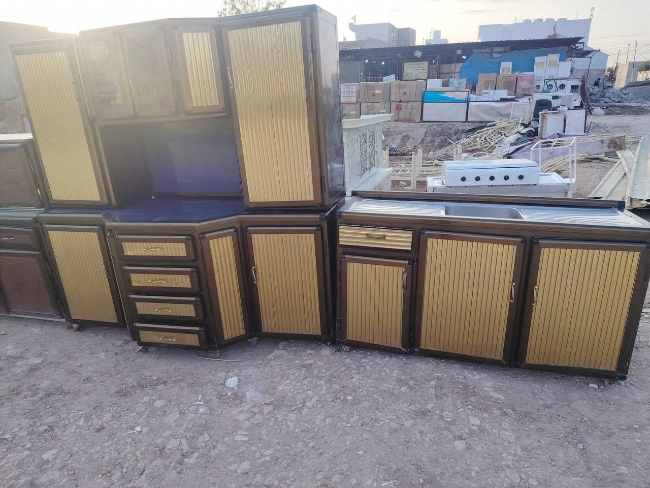 كوانتر المنيوم الاصلي تقيل مواد قديم نطيف اخو جديد 
عنوان الشارع سنجار مقابيل تربيه تلعفر مجمع الهابش 
***********
