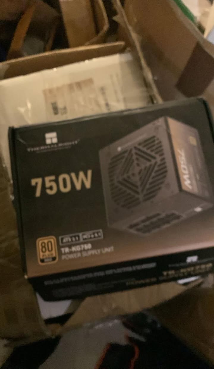 ادفع
مبرد مائي RGBA ويا الكارتونة وكل ملحقاتها وياها
Hdd 3TB 
POWER SUPPLY 750W


**إذا كنت صاحب هذا الإعلان وتريد حذفه لأي سبب، رجاءا أرسل رسالة إلى الدعم الفني**