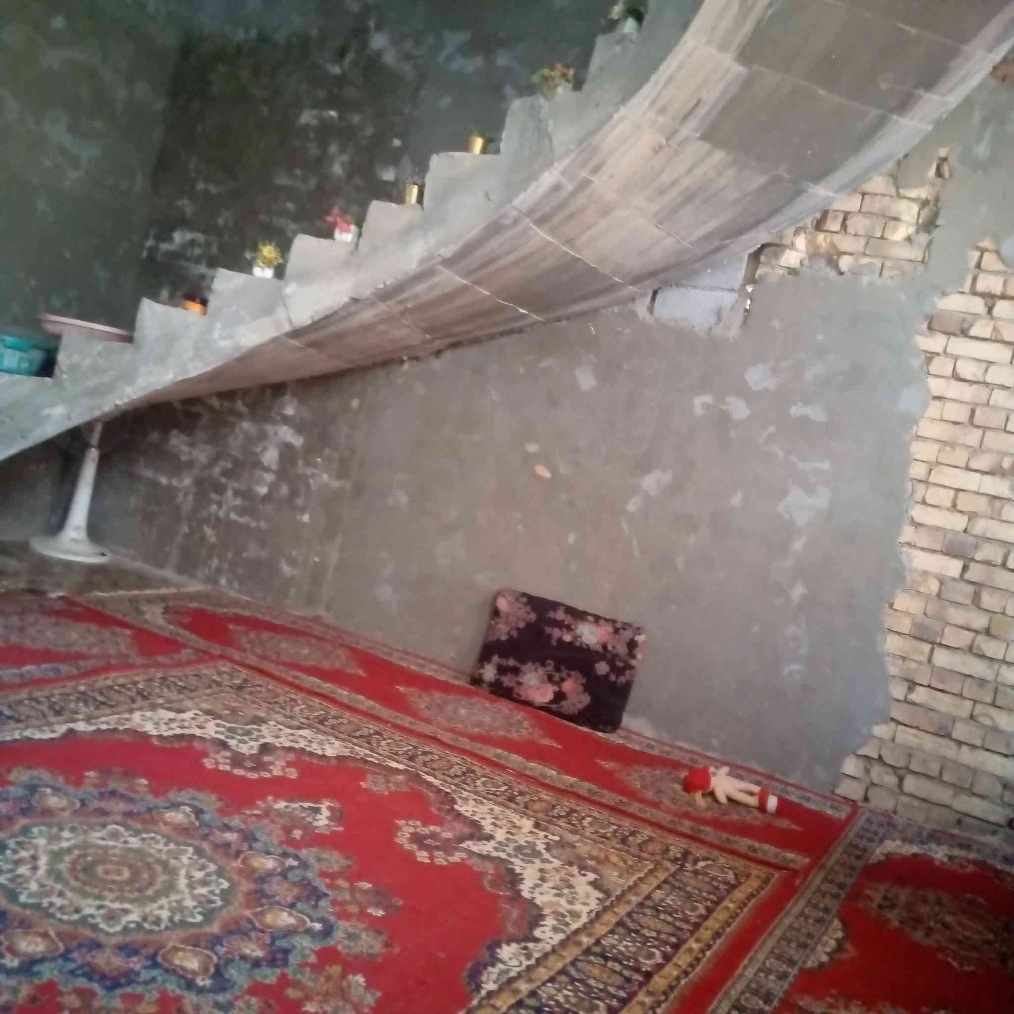 دار +مشتمل للبيع
المساحه ٦٥٠ متر بسعر مناسب جداً 
قرب الأمام العباس بن الكاظم (ع) 
بناء الدار طابوق غرفتين نوم وديوانيه ١٠ امتار وصاله وصحيات وگراج وساحه +صالون سيدات 
والمشتمل غرفة نوم وصاله وصحيات ومطبخ ،،،،الخ
كافة الخدمات من ماء وكهرباء وسط البناء
السعر الكلي 55 وبي مجال 
التواصل أتصال فقط ‏‪***********‬‏
