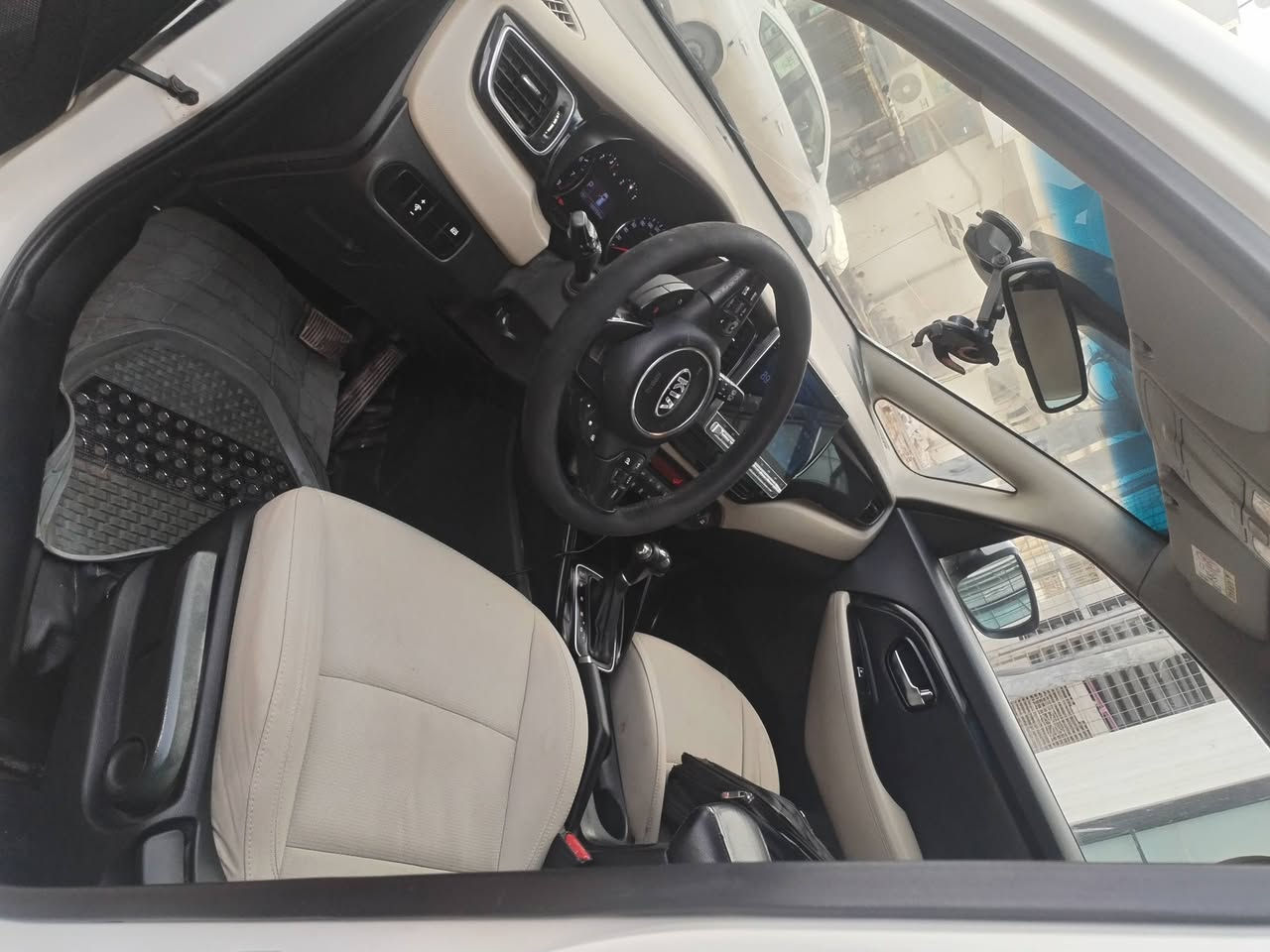 كيا كارينز مديل 14 خليجي
رقم اربيل وكاله تحويل 7 راكب ماشيه (150)الف
سياره كفاله من الصبغ بيها بارد مكانات بسيطه وتكحيل
مواصفات
فول عدا البنوراما
تحكم ستيرن مثبت سرعه
شفتات رياضي
4 جام اوتو
حساس ماسحات
كشنات vip
قطعتين تبريد مع ثلاجه
مري شفط +ترحيب
ويل كب 18 رياضي 4 دسك 
شادلها شاشه وكامره اصل كار بلي 
بيها سله جديده تسكام 
نضام تبريد بيانو 
Ubs 
يدات نيكل 
وبيها هواي مواصفات 
مكينه 2000 دوش كفاله مكينه وكير وحداديه تبريد ثلج مبدل منضومه جديده 
مع حداديه صارلها يومين 
سياره كل كهربائياتها شغاله مابيها كل نقص السياره مال جناي ع ايدي 
رايدها ب((((( 128 ))))وبيها مجال بسيط ابيع (( صافي ))
مكانها نجف قريه الغدير 
***********
