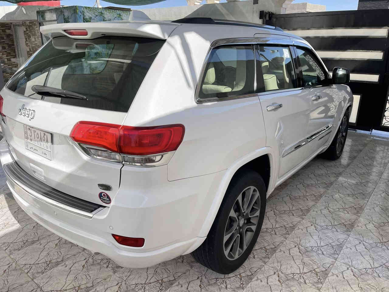 السلام عليكم
جيب اوفر لاند خليجي  فول للاخير رقم بغداد

ماشيه 97  كفاله عامه من صبغ عدا رصعه صغيره فوك اللايت الامامي الايسر  سياره جاهزه 

موديل 2018

السعر 28500$$

مكاني  حبانيه

***********
