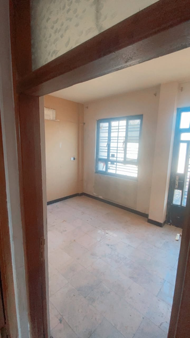 ايجار شقه طابق ثاني
شقه للايجار  طابق ثاني 

مساحه ٧٠ متر  

تتاجر لعائله صغيرة فقط  

في حي اور شارع نادي النفط مجاور عياده سناريا للاسنان

تتكون من غرفين نوم وصاله وحمام منور ترك وبالكونه مطله على الشارع العام إيجارها 300 قفل بدون عمله 

———————————

للأستفسار مكتب ارض الخيرات

حسن ***********
