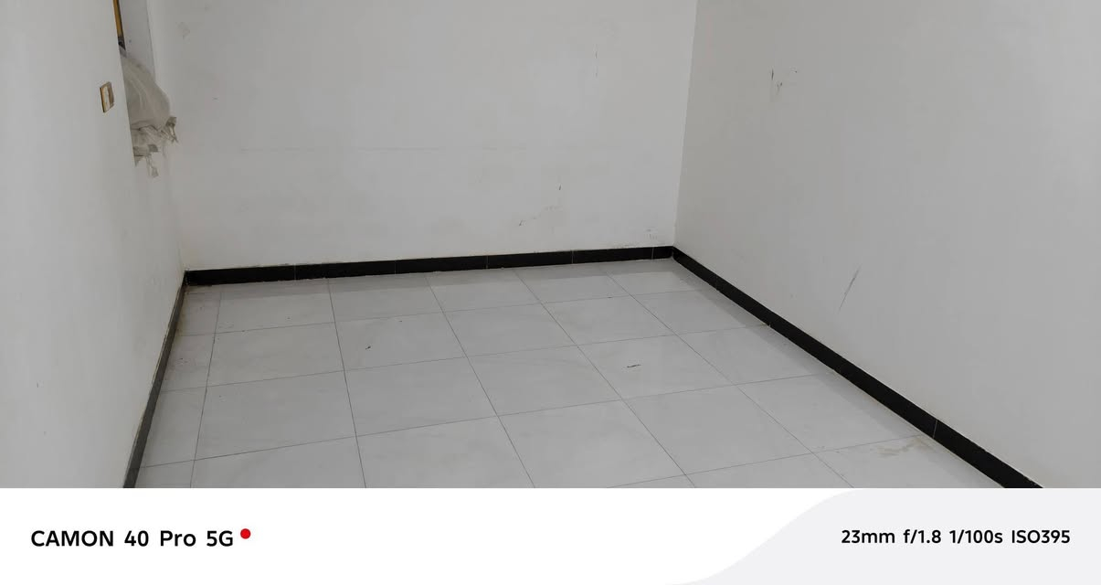 بسم الله الرحمن الرحيم
بيت للبيع زراعي مساحه100 متر يحتوي على استقبال وغرفه ومطبخ وصاله وحمامات داخل وخارج البيت   عنوان سديناويه نهايه  شارع مدرسه صفي دين قرب جامع الامام الرضا مقابل مكتب الغاز

للاستفسار الاتصال على الرقم *********** سعره 55 وبي مجال قليل
