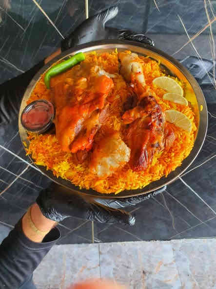 السلام عليكم من مطعم زاد الخير يقدن الكم مندي دجاج على الطريقة اليمنية الاصلية  تاخذ مرة ترج الف مرة سعر الدجاجة 13 الف بس وتوصيل حسب المكان داخل هبهب مجاني 🛵🛵🛵🛵الحجز مراسلة الصفحة او التصال ***********
***********
تشرفونة وتنورونا في اي وقت
