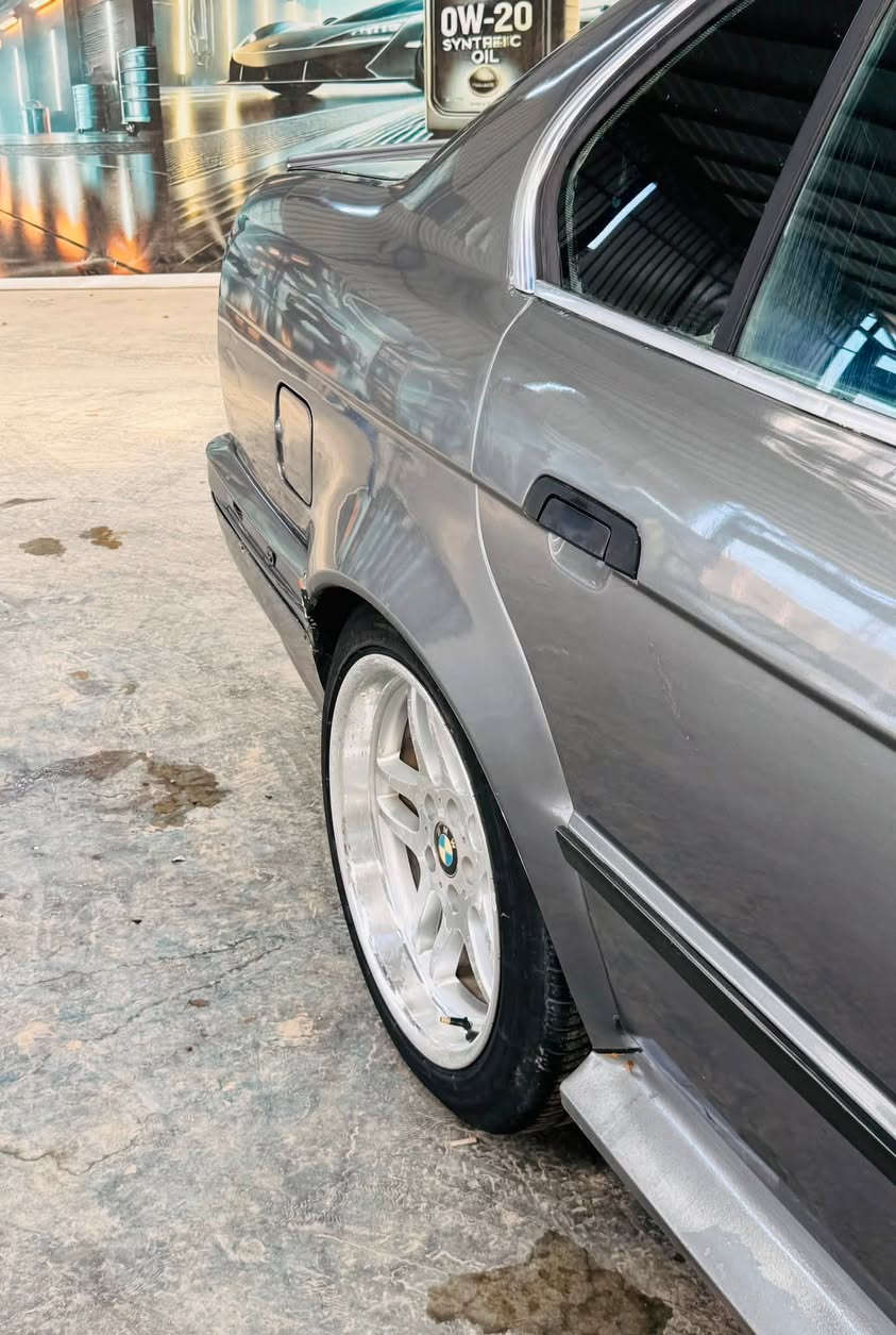♻️♻️السلام عليكم♻️♻️
بسبب الوعود الكاذبه والغير اخلاقيه😮‍💨♻️
تم تنزيل السعر الى 38$ 

              ♻️للبيع♻️

BMW 525i🇩🇪

🪐اصل535i

🪐مكينه 6 مسكر فانوس 

🪐كير اوتو جديد حاويه 

🪐موديل 1991

🪐رقم كربلاء مشروع وطني شرط التحويل 

🪐سنويه نافذه 2026

🪐اللون رصاصي غير محدد 

🪐بدون ظربه قويه 

🪐مصبوغه عام للجماليه 

🪐منظومه غاز 80 لتر شغاله

🪐نقص تبريد من خذته ميشتغل 

🪐بجم عريض زنون سوارات

🪐دعاميه m اماميه وخلفيه 

🪐حدادية اماميه وخلفيه 

🪐جديده 100‎%‎ ستيرن خفيف جدا

🪐صالنصه بلاد كاتم 

🪐غرفه جديده كشنات 

🪐جلد ميكانيك اسود 

 🪐 دبل كومبيوتر مثبت سرعه

🪐تخم ويل m اصلي توسايز

🪐وبي تخم تاير جديد

🪐كلج ومروحه وراديتر

🪐جدد انسى التنقيص والحماوه نهائيآ

🪐سنتر لوك شخاطه

🪐جام كهربائي ٤ شغال

🪐كل تفاصيل السياره شغاله 

🪐كهربائيات بدون جطلات 

🪐مكاني النجف الاشرف

🪐للاستفسار

***********
