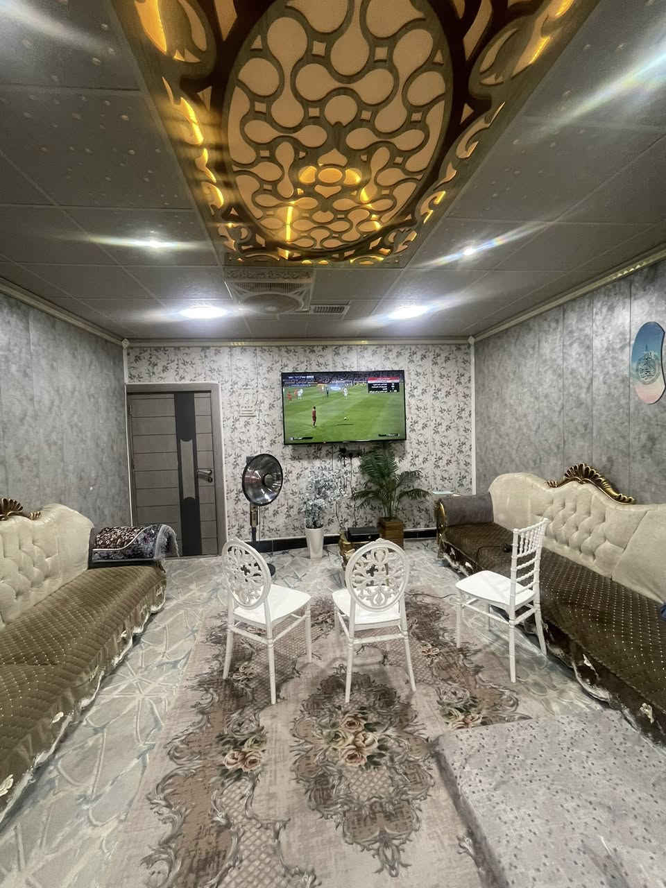 بالتقسيط 
دار طابو صرف شرط تحويل 
محجوز لصالح المصرف العقاري 
مساحته/200م واجه 10م
السعر كلي /175مليون بيه مجال 
مقدمه 85 مليون 
وباقي مطلوب للمصرف العقاري/85 
مليون يدفع على شكل اقساط416  شهريا 
موقع /القادسيه قرب شارع ابووليد  -

للاستفسار اكثر يرجى مراجعه المكتب او الاتصال بالأرقام التأليه 
***********
***********
او مراجعه المكتب الكائن حي عدن مجاور الجنسيه والجوازات الجديده
