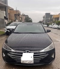 النترا SE • أسود ملكي • رقم أربيل مميز