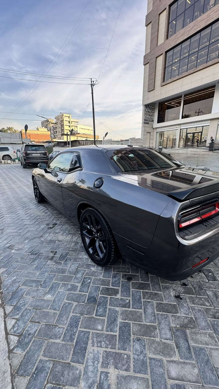 السلام عليكم
جالنجر RT 
موديل 2023 
محرك V8 5700 
گير اوتو 
السيارة ماشية 35,000 كيلومتر 
حادث امامي 
بوند و جاملغ امبدل و مصبوغ 
شاصي الجهة اليسرة مسحوب فقط معدل 
السيارة مواصفات الجالنجر الاعتيادية 
نظيفه و شغاله افحصها وين متحب 
المكان بغداد الغدير 
السعر مناسب عالرقم واتس اب 
***********
