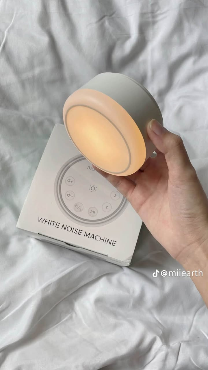 جهاز Momcozy Smart Sound Machine هو جهاز صوت ذكي مصمم للمساعدة في تحسين جودة النوم وخلق بيئة مهدئة، وهو مناسب للرضع والأطفال والبالغين.

الميزات الرئيسية:

أصوات عالية الجودة: يتميز الجهاز بـ 20 خيارًا صوتيًا عالي الدقة، بما في ذلك الضوضاء البيضاء وأصوات الطبيعة وغيرها، للمساعدة في حجب الضوضاء الخارجية وتوفير تجربة مهدئة. 

إضاءة ليلية: يتضمن إضاءة ليلية يمكن التحكم في سطوعها باللمس، حيث يمكن ضبط السطوع من 0٪ إلى 100٪. 

قابلية الحمل: الجهاز خفيف الوزن وقابل للحمل، مما يجعله مناسبًا للاستخدام في أي مكان.

متوفر عدد قليل جدا


**إذا كنت صاحب هذا الإعلان وتريد حذفه لأي سبب، رجاءا أرسل رسالة إلى الدعم الفني**