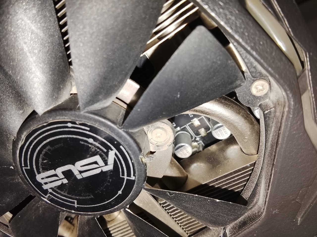 السلام عليكم كيس فقط سعر 450 مواصفات مكاني رمادي
رقم هاتف ***********

كسر فقط ريشة من مروحة كرت ممثر على أداء ابد 

RYZEN 7 2700X

PRIME B350-PLUS

GTX 1060 6GB

RAM G.SKILL 8GB 3200Hz

RAM Corsair 8GB 3200Hz

Power Rocket mosl 600W

Ssd Verbatim 256GB
 ادمن وافق
