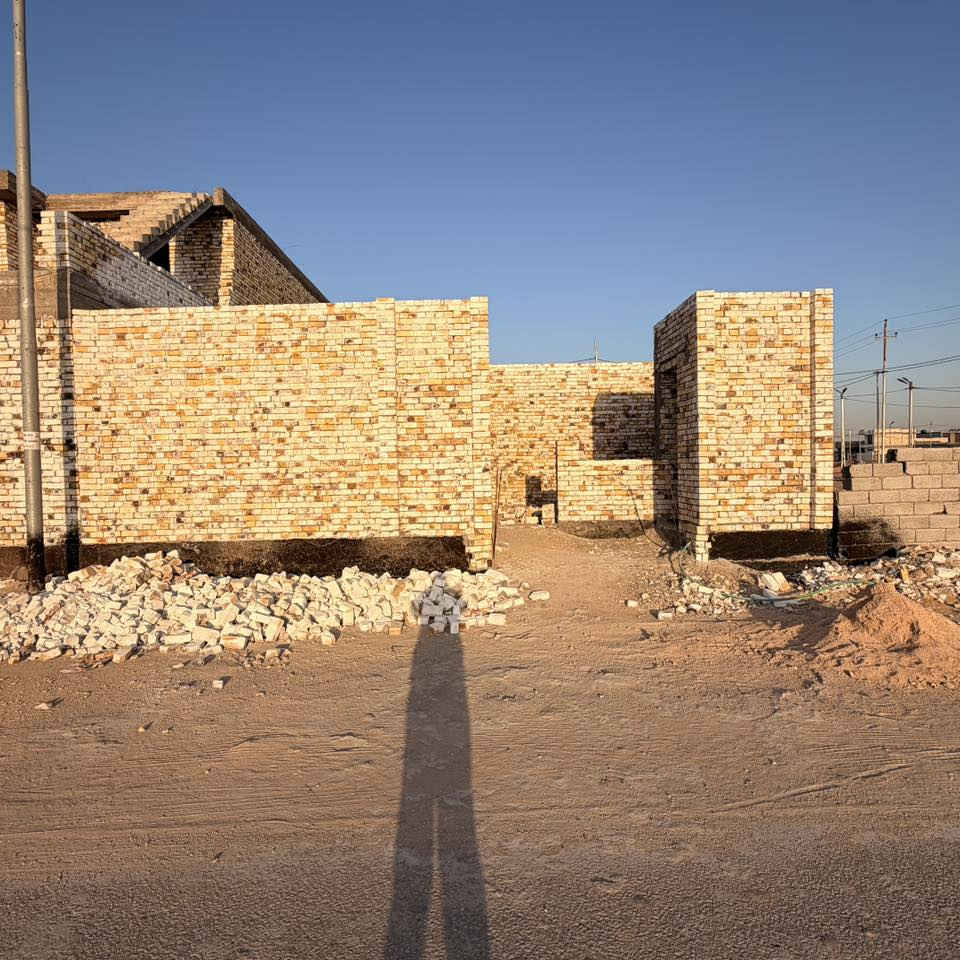 هيكل للبيع100م مربع   داخل مجمع المؤمل خلف حي الجامعه قرب الجداريه خدمات كامه ماء مجاري تبليط كهرباء مرقم رقم بلديه وكآمل 
الاستفسار***********
