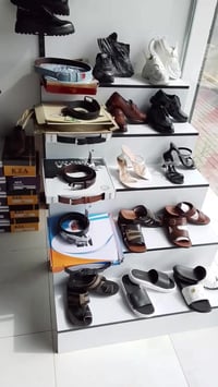 محل أحذية متكامل قيم باليرضي الله مستعجل عل عملية  ٠٧٧٣٧١٨٧٠٦٦