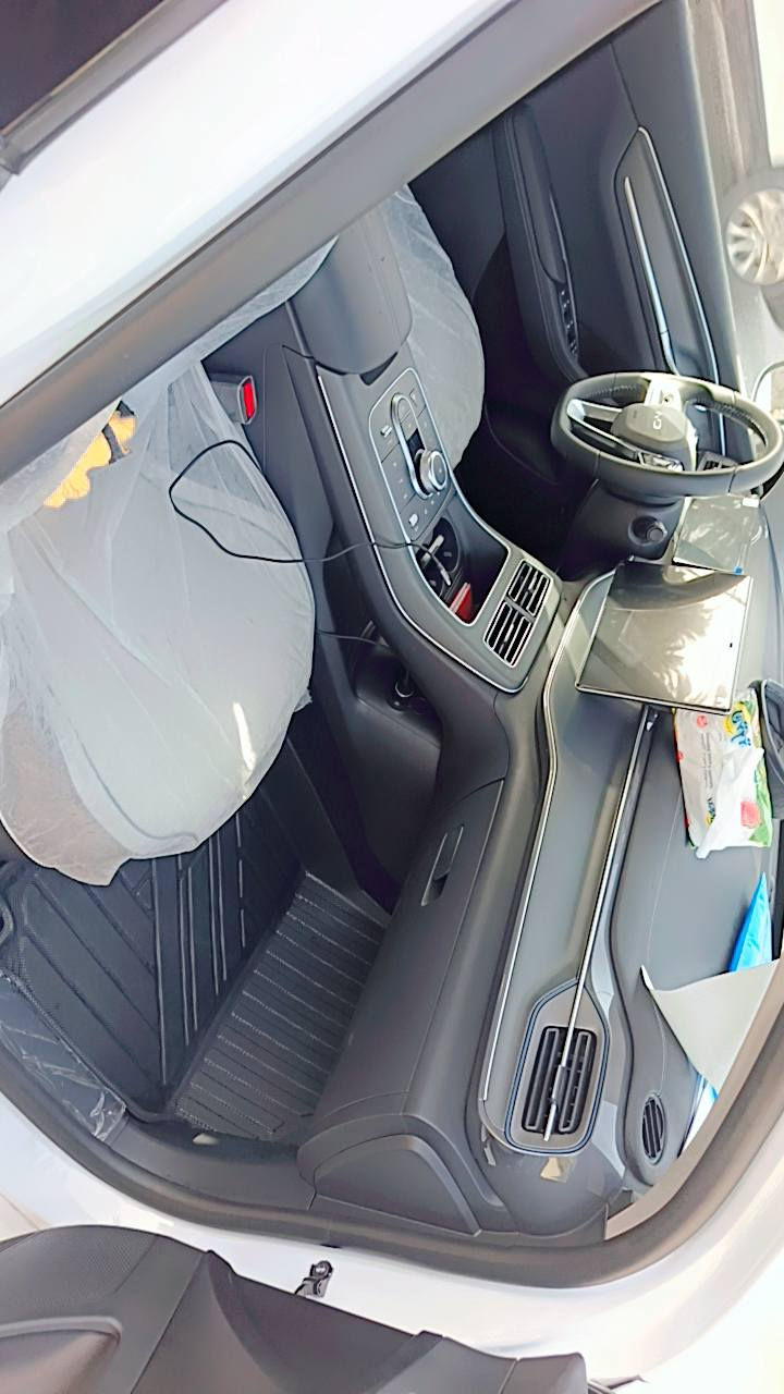 سلام عليكم BYD دسترويل موديل 2025 سياره جديده كلش بعدها زيرو ماشيه ٣٠٠٠ سياره مكفوله من شخط كامل عدتها ويها بعدها ما مفتوحات من جيس سياره هاي المميزه  ام البصمتين تجي وكارت مو مثل البقيه ام البصمه وحده سياره محدثها اخر تحديث ومنزل عليها كل برامج ولقنوات ويها ارضيات جاهزه من كلشي سعر السياره18800 مليون بدون رقم ***********
