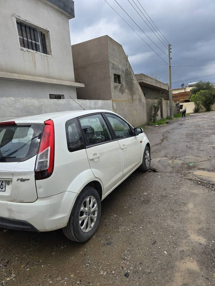 فۆرد فیگۆ ٢٠١٣ شەریکەی نیڤا 
لە شەریکەوە دوو دەستی کردووە 
گێڕ و مەکینە تەبرید بەشەرت 
سەیارەیەکی خۆش و زۆر ئقتیسادی  
٣ پارچە و نیوی بۆیاغە 
نرخ  ٧٢ گەڵاو مەجال دخان, السليمانية


**إذا كنت صاحب هذا الإعلان وتريد حذفه لأي سبب، رجاءا أرسل رسالة إلى الدعم الفني**