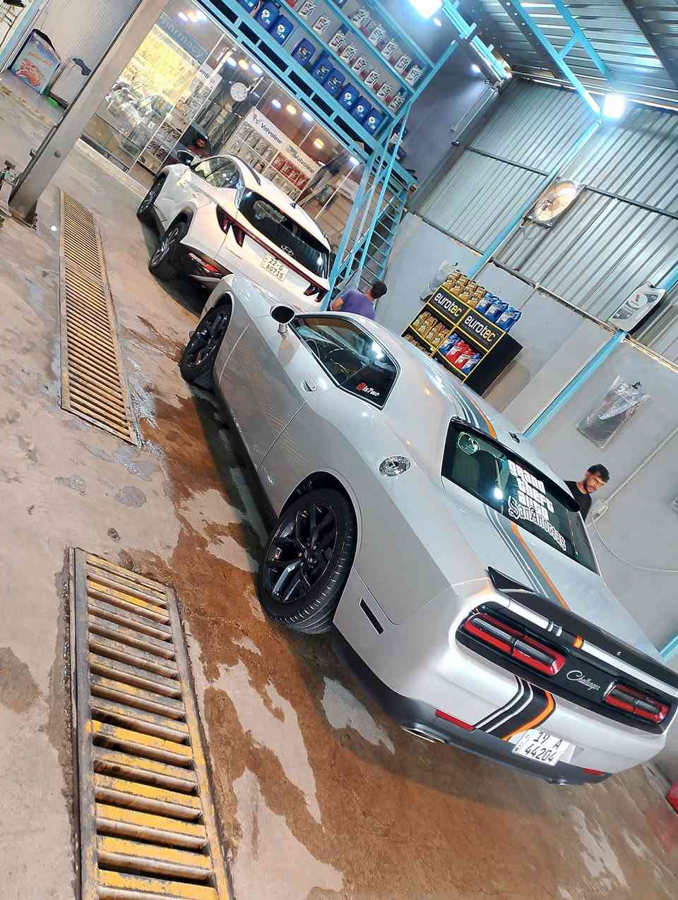 السلام عليكم
السعر 158 أريد مراوس بجيب رانكلر موديل 23 ونطي فرق
جالنجر 2023 SXT
 رقم كربلاء الدولي
هزه سنويه وارقام جدد باسمي شخصيا 
تحويل وين ميعجبك 
مكينه 3600
حادثه جاملغ وبنيد وطخه بجاملغ خلفي 
صبغ 4 قطع صفحه سائق وبنيد
بيه تعمير بدايه شاصي ولغد يسره بدايته
مواصفات SXT معروفه
ماشيه تقريبا 30 الف 
لايت زنون اصلي 
عدسات اوركال متغير 360 لون
كير ومكينه وصدر وتبريد مكفولات 
مكانه بغداد الكرخ 
***********
