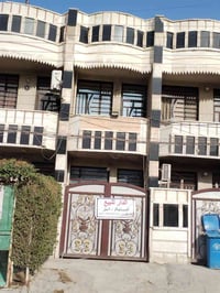 بيت ٦٠ م للبيع طابقين ٣ غرف الطابق الاول/ طرمه، استقبال، حولي صحيات من...