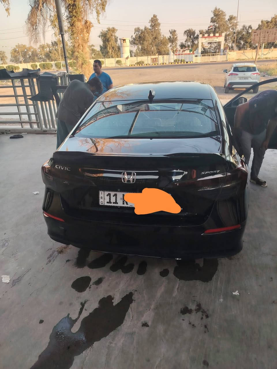 🚗 هوندا سيفك 2025 سبورت هايبرد للبيع 🚗
✅ موديل: 2025
✅ اللون: اسود ملكي
✅ رقم: بغداد
✅ فئة: Sport Hybrid 
✅ رادارات (Honda Sensing)
✅ تحديد سرعة (Cruise Control)
✅ شفتات خلف المقود (Paddle Shifters)
✅ هاند بريك بصمة (Electric Parking Brake) 
✅ تشغيل عن بُعد (Remote Start)
✅ فتحة سقف (Sunroof) 
✅ ممشى السيارة (27 km) 
✅ ضرر السيارة قطعة واحدة صبغ بنيد بدون اي تبديل، نظيفة جداً ولا تحتاج أي صرف.
✅ السونار مرفق مع الصور 
✅ السعر ١٥٨ ورقة وبيهة مجال
بيع او مراوس بسيارة اقل مع الفرق وحسب القناعة 
للمهتمين الاستفسار يرجى التواصل على الخاص أو الاتصال.
***********
