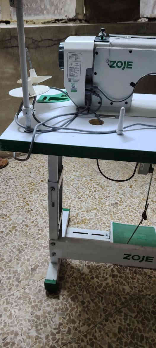 مكينه خياطه للبيع مستعمل شي قليل اخو الجديد السعر على الخاص او الاتصال على الرقم ***********
