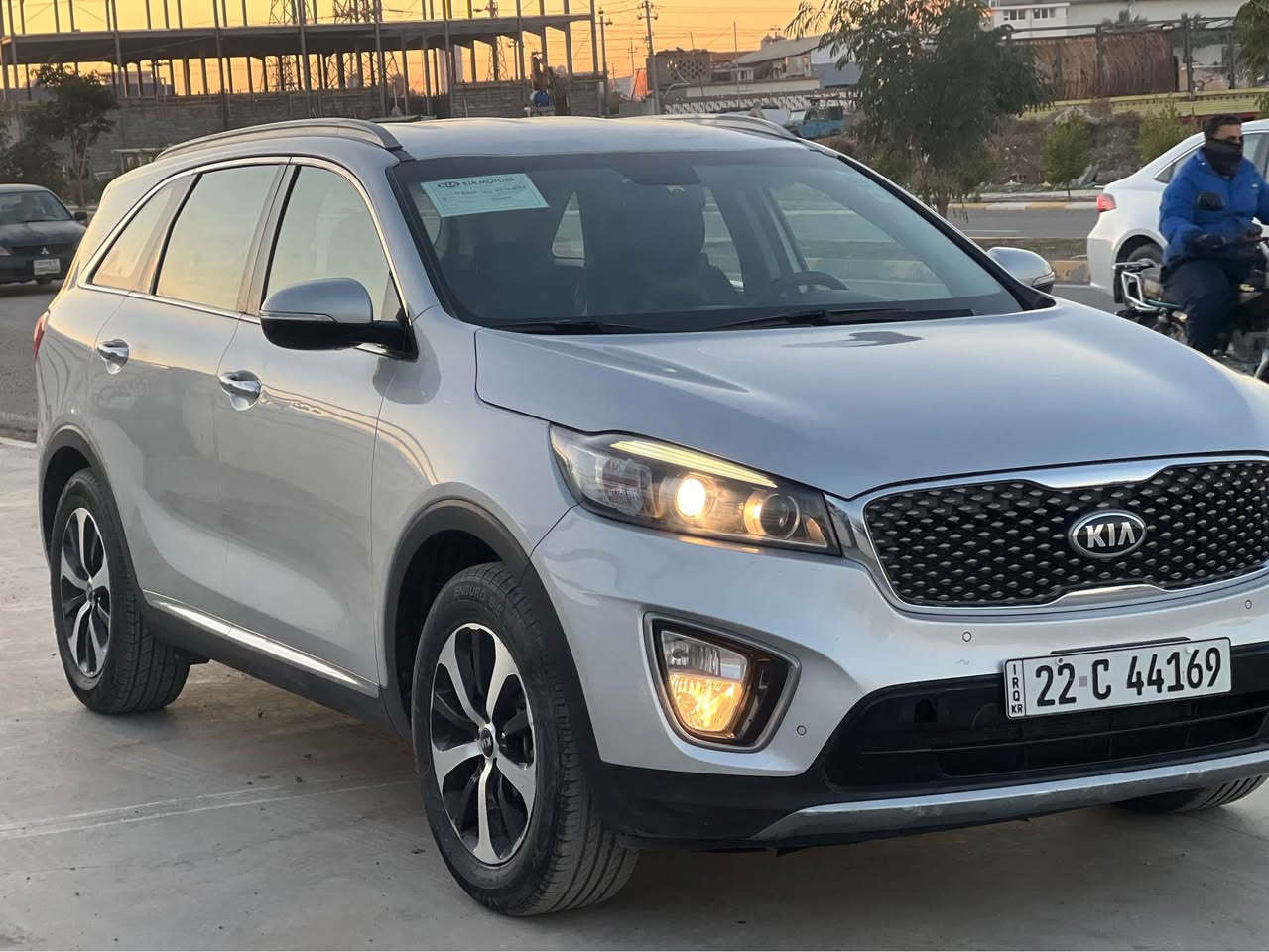 اسلام عليكم للبيع كيا سورنتو موديل 2017 وارد خليجی 
محرك ٤سلندر
كیرو محرك مامفتوح عیب مابی
بشرط تحویل غەرام  تایراط جدید  ورق مال بانزین بی
السیارە كلین سبوخ مابی كفال عام صونر نشرا
7 راكب 
تبريد 3 قطع 
ماشيه 125 KM
مواصفات 
بلاجكتۆر  اشار مری
شاشه جبيره 
كامره دوارة 
مري شفط 
تحكمات استيرن 
حساسات خلفيه امامي 
السياره جديده وجاهزه من كلشي 
السعر ١٨٢$
اتصل  ***********  واتس ئاپ  ڤایبر 
عنوان السياره  كلار كالار, السليمانية
