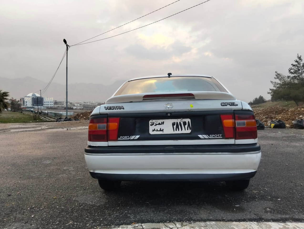 بە ناوی خوای گەورە
ئۆپڵ ڤیکترا مۆدێل ١٩٩٣
گێر عادی مەکینە ١٨
یەک دینار مەسروفی نیە بەس لێ خوڕینی دەوێ
ئاڕم پلاستیک سلێمانی
ماڵی دۆستە موشتەری تێل بکە جوابی نامە نادەمەوە
شوێن ڕانیە
٢٨ مەجال
*********** رانية, السليمانية
