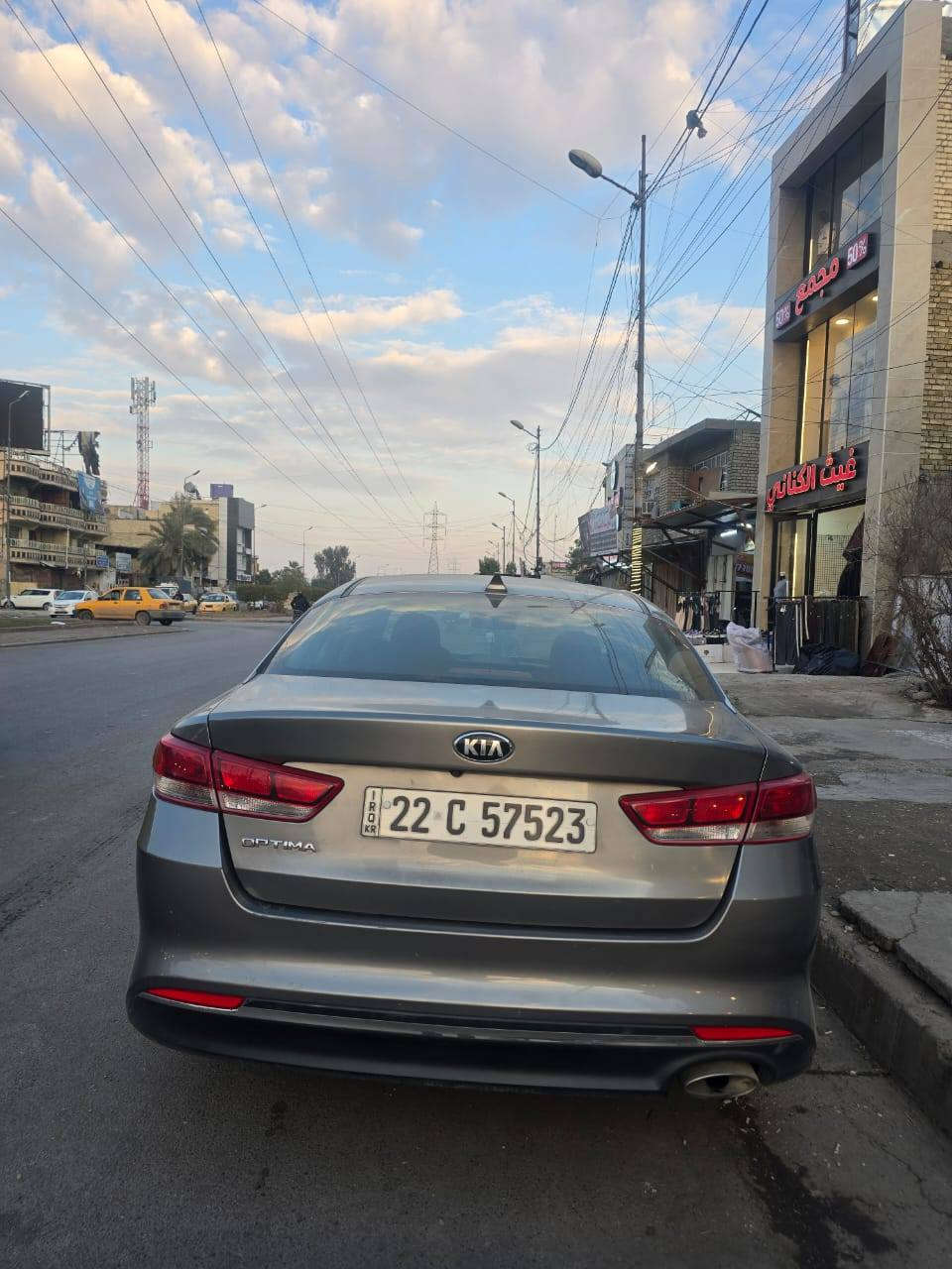 السلام عليكم 
سياره اوبتما موديل ١٧ محدثه ١٨
وارد امريكي بدون ضرر قوي فقط 
الدعاميه.
سياره رقم اربيل بسمي تحويل ثاني يوم. 
السياره جديده عل بلاد.ماشيه ٥٠مل
كامره امامي خلفي شاشه كبيره .
كامره دواره.
لايت شمسي تزويد تكلبلك اليل نهار.
سستم صوت عالي الجوده .
سياره مزرده بدواسات شفاف وايظآ دواسات شتويه اي صيفي وشتائي مع جادر جلد نوع تفصال الثقيل.
تحكم مري .
جنطه ريمونت ودكمه. 
الجنطه مزوده بجلد فوق المخمل يعني داخل السياره كله تتحكم بي تريده جلد تريده مخمل قماش خياطه. 
محرك ٢٤٠٠.
٣انظمه قياده.
تحكم ستيرن كامل .
وبعد بيهه مواصفات .
لون مميز.
رقمي صاحب السياره ***********
مكان السياره بغداد الدولعي
