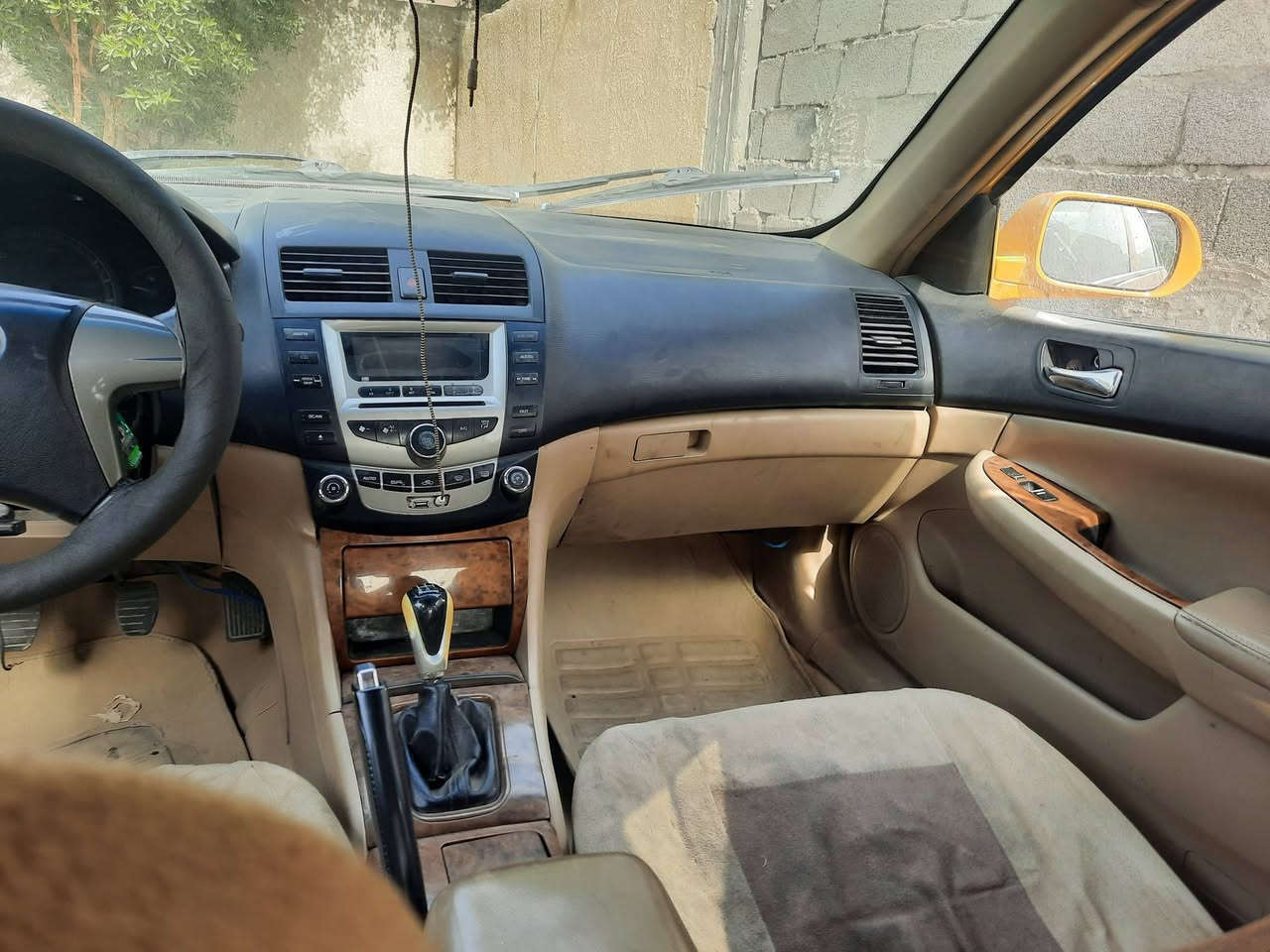 بيوايدي f6 موديل ٢٠١١ شغاله تدفئه كهربائيات كوم حديد قفلها ٢٢ عليها غرامات ٦٠٠ راعيها يريد تحويل بغداد مكان بغداد ***********
