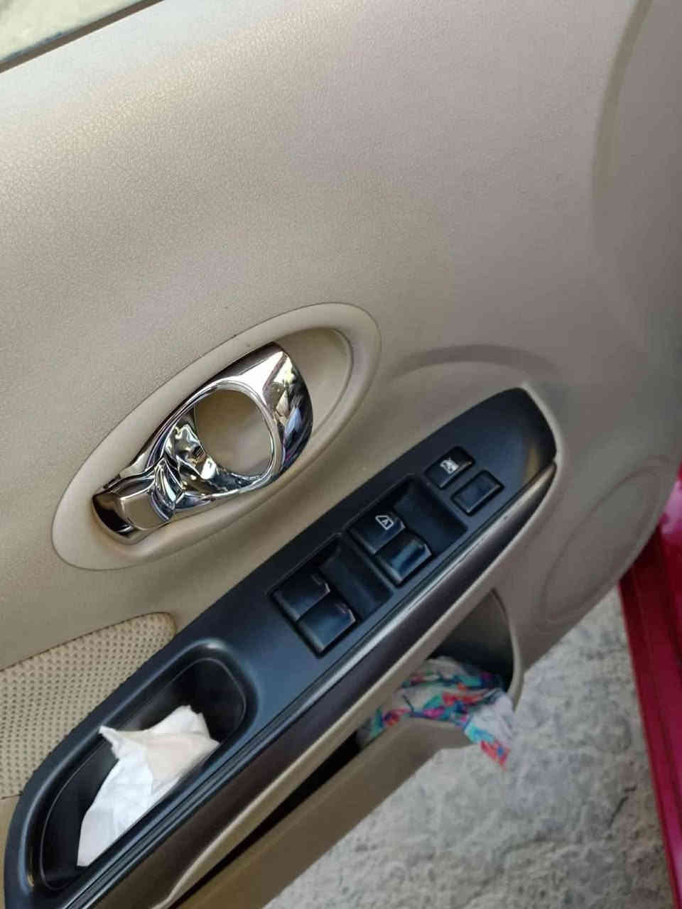 السلام عليكم ورحمة الله 
نيسان  صني  موديل 2012 شكل ال14
رقم بغداد سنوية بإسمي
مواصفات خاصة 
4جام كهرباء 
يدات داخل وخارج نيكل
بطاين بلاستك وقماش  
شاشة بلادية
مساند اماميه  وخلفية
تچاوي  بلاد 
ويل كب بلاد 
تحكم استيرن لون تيتانيوم 
گير مكينة صدر تبريد گشر كله ممتاز
مكان قرب العاب السيديّة  
ابو علي////‭0773 268 9251‬
