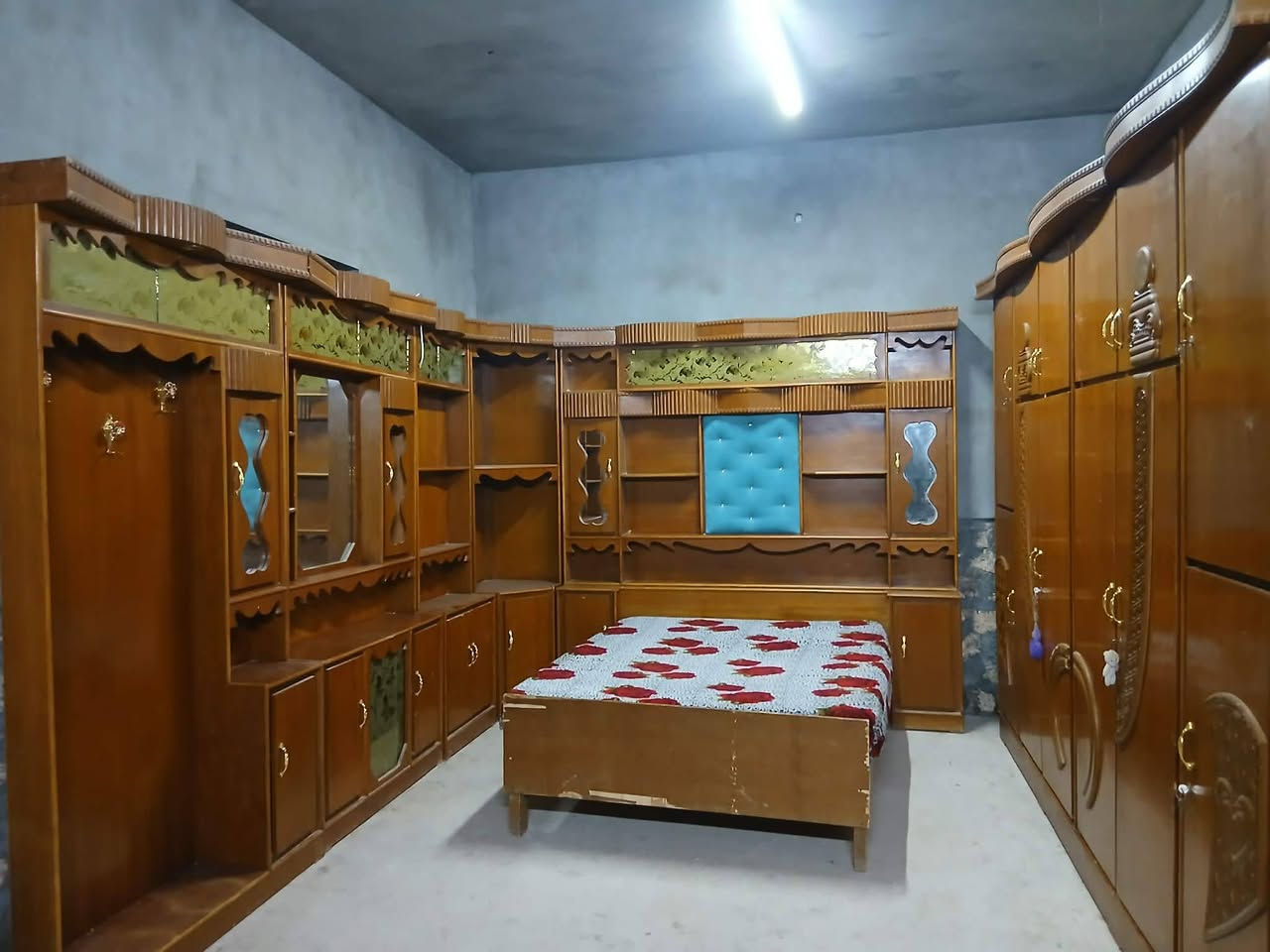 غرفه نوم خشب عراقي صاج داخل خارج بشرط 
نضيفه فول بسعر مناسب ٧٥٠ الف وبيهه مجال 
جوه السوك العنوان الرمانه 
***********
