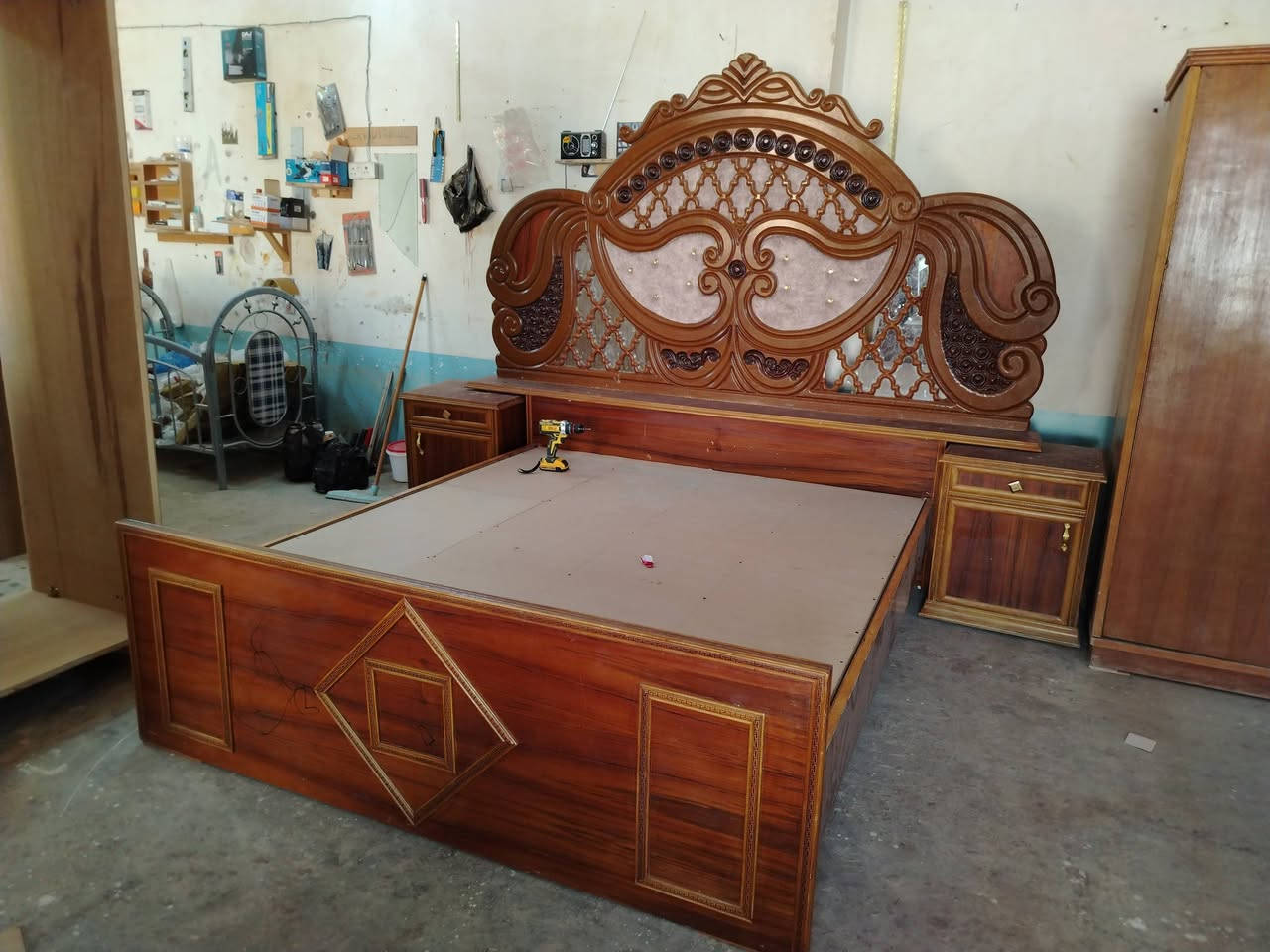 #نجارة_وصبغ_علي_الشمري
يوجد كنتور اربع أبواب نضيف وحطاطه.... للبيع
يوجد جربايه نفرين حلوه ونضيفه...... للبيع
يوجد قنفات عدد 2.... للبيع
#موقعنا_حديثة.. #مقابيل_كراج_القديم
#الاستفسار_خاص أو على رقم الهاتف
***********
