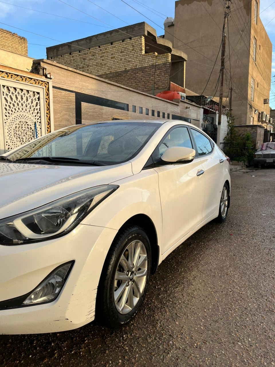 السلام عليكم النترا ٢٠١٦ خليجي بدون قطرة صبغ ولا اي قطعة مبدلة كله بلادي 
بيها ملاحضات بسيطة 
سيارة مكفولة من كلشي 
صدر جديد تخم تاير جديد 
ماشيه ١٨٣ ألف 
استخدام شخصي رقم بغداد رايدهه 130 وبيهه مجال رقم صاحب السياره ***********
