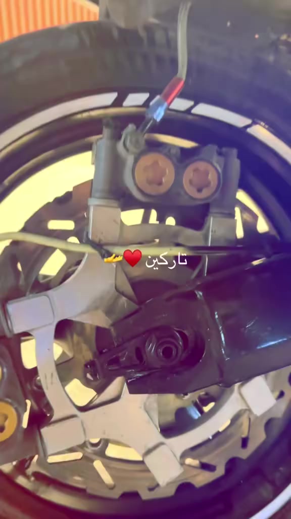 السلام عليكم
افوراي 2004 سكيورتي 
مال لعب غراضهه البلاديات موجودات وياهه 
اول كصه 10 يم مشمش شغل فول ميحتاج اسولف 
مكاني كراده 
***********
