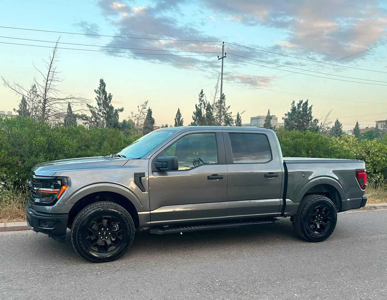 فورد F150
شكل جديد
ماشيه 9 الف فقط
واحد جاملغ صبغ
باب طويل بودى قصير
موصفات FX4
شاشه كبير
كيج الكترونى 
دبل اكسل 4*4
بريك كهربائي 
اوتو هولد
تحديد سرعه
رادار
ستيرن هيتر
كاميرا
شحن موبايل
بعد هوايه موصفات
289$
*********** أربيل, العراق
