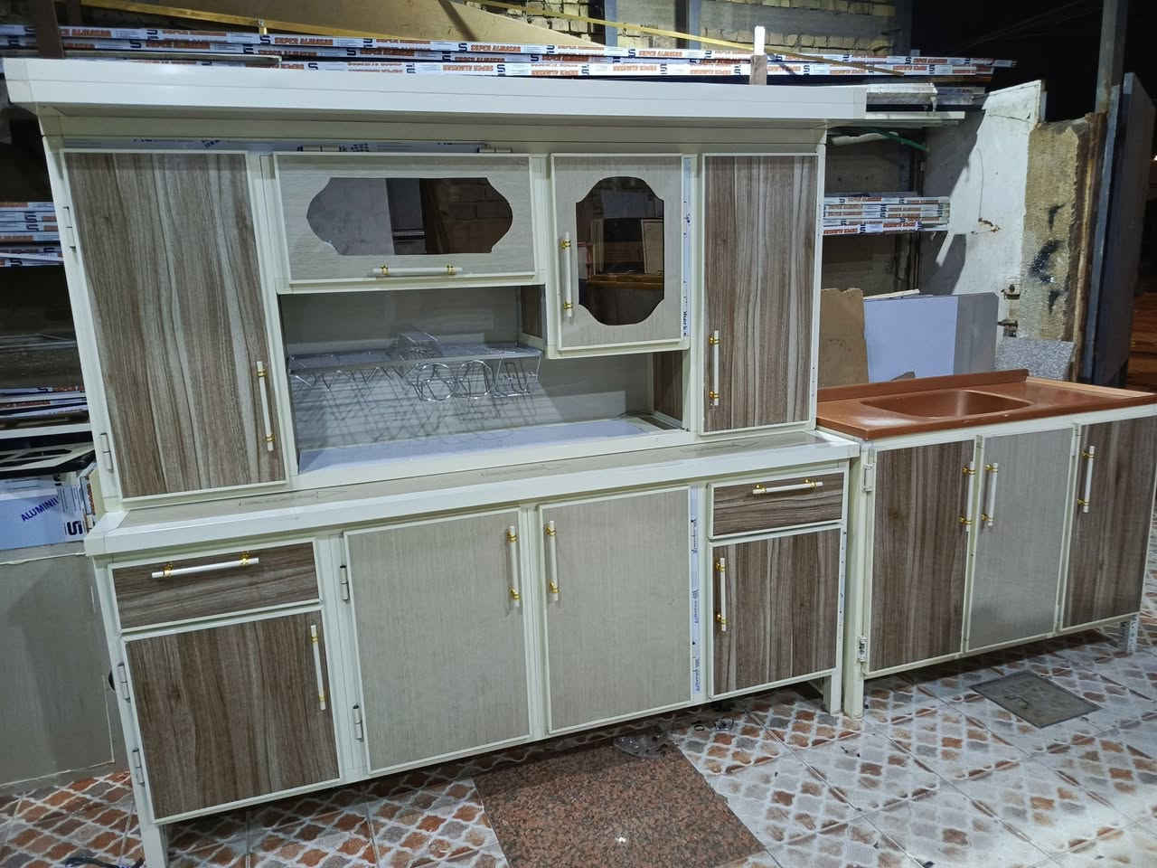 كاونتر مترين وسنك متر وعشرين هذا تفصال مستعمل قليل بوري صيني ثقيل وليس يراني خفيف سعره خاص ويتدلل شراي مكان بصره موجود توصيل داخل بصره 👈 ***********
