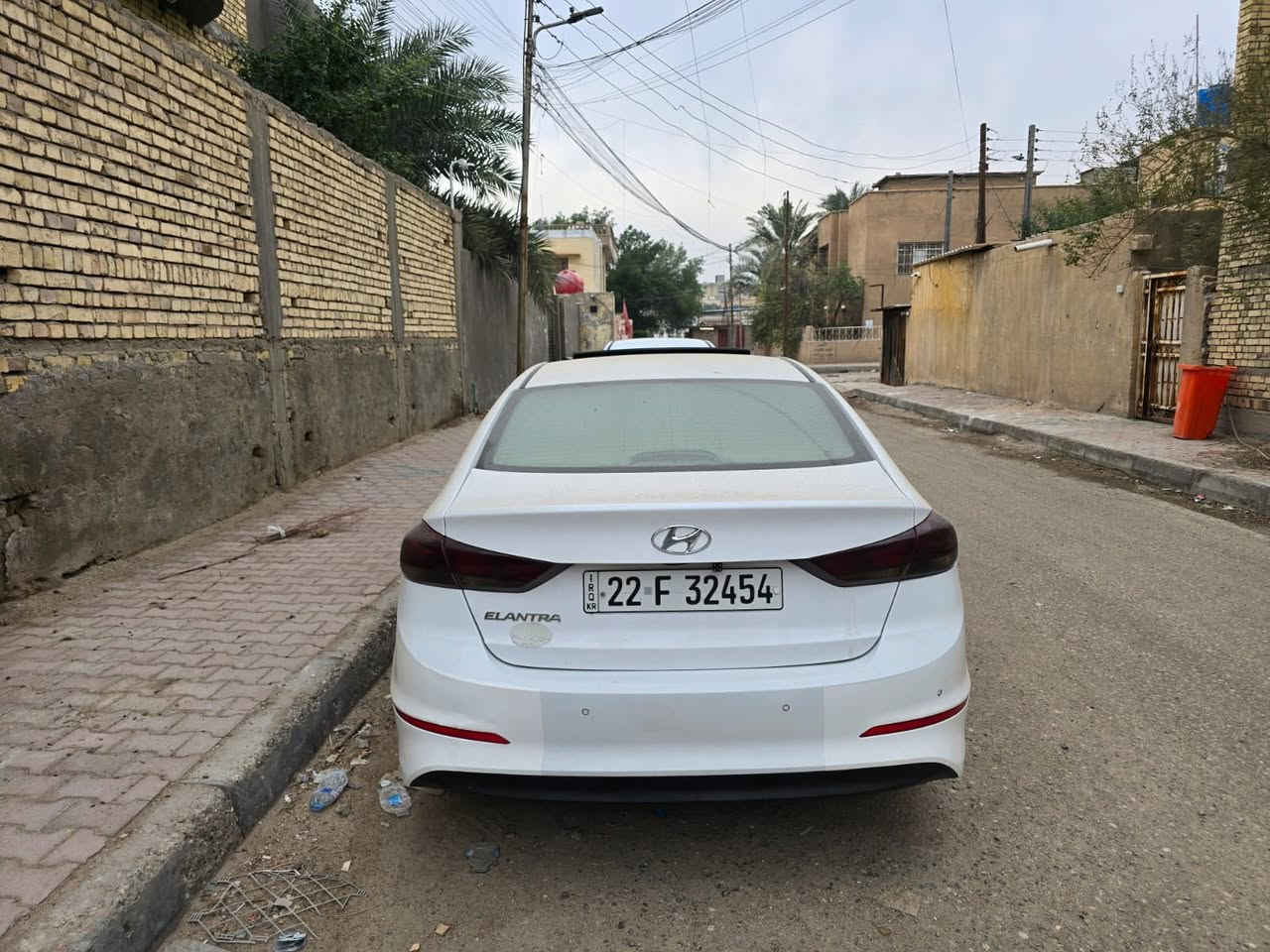 للبيع هونداي النتره 2018فئهSuper
محرك 2000.سي سي دوش 
القير :اوتماتيك 
ألون:ابيضّ
الممشى:128.000 كم
سياره مكفوله بل كامل  ما عده جاملق مضروب خفيف 
وباب هم خفيف 
الحدادية نص عمر 
المحرك ول كير حاله ممتازه 
استخدام شخصي ونضيفه 
رقم أربيل دولي 
سنويه السياره لغايه 2028
السعر 148
الموقع البصره 
رقم الهاتف : ***********
