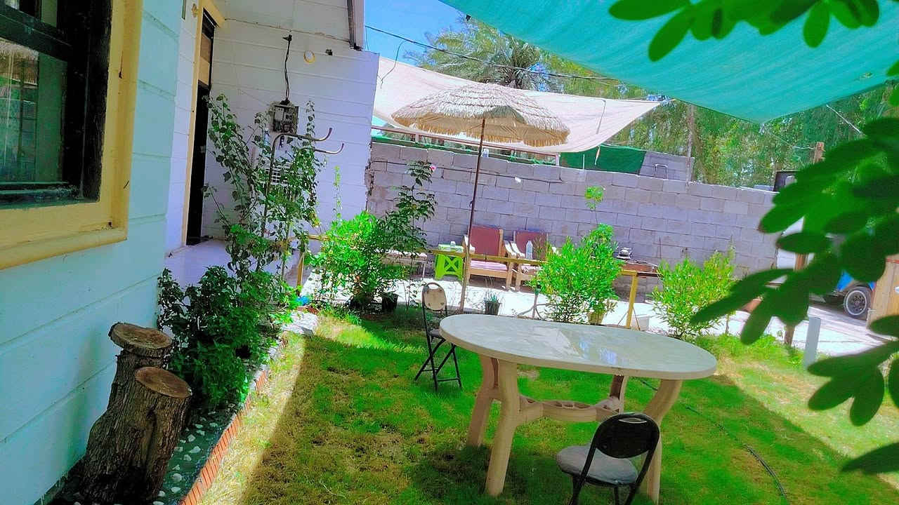 دار استراحه للبيع المساحه 150متر غرفه نوم 5في 4صاله +مطبخ 6في 5  تنور شوي  العنوان صويره سده بيت حسوني شارع صب مي كهرباء السعر  50 ﷼***********»» ***********
