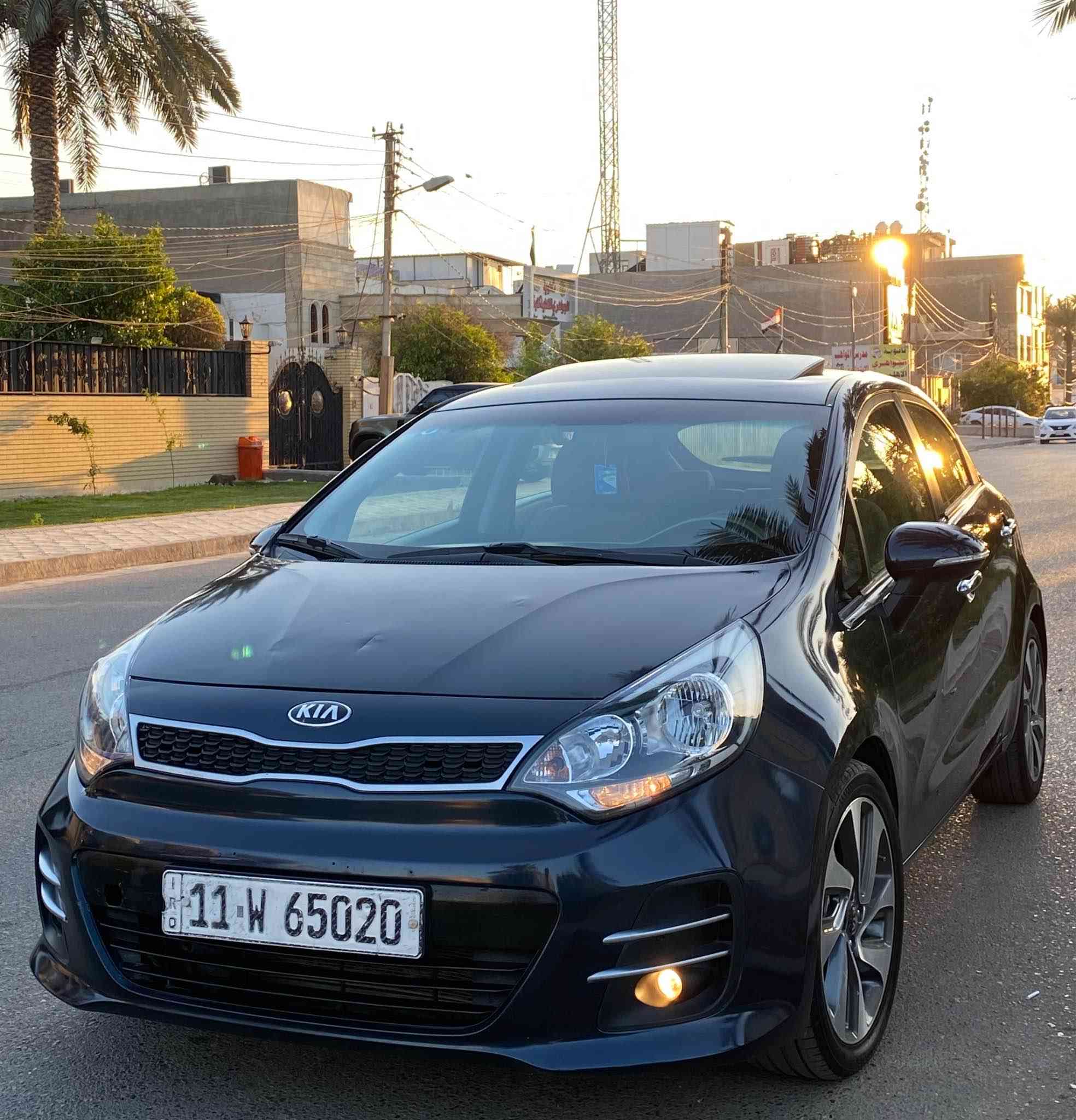 السلام عليكم للبيع كيا ريو 2015 فول مواصفات 1/1 وارد خليجي استلام شركة مكفوله من الصبغ بيها بارد فقط بالجاملغات الامامية مواصفات ( فتحة سقف - بصمة تشغيل و ابواب - مري شفط - شاشة جبيرة + حساسات + بلوتوث - ويل كب حجم ١٧ - تحكمات سترين جهتين + نضام ايكو - محرك 1.6 دووش - اشاير بالمري - تبريد بيانو ) وباقي المواصفات المعروفة 
رقم بغداد ب اسمي سنوية وارقام وهزة كلهن جدد 

محرك وكير مكفولات صدر وتخم تاير وتبريد كلهن جدد 

السيارة جاهزة وبدون اي نقص 

السعر 98 ورقة وبيها مجال 

للاتصال *********** بغداد, العراق
