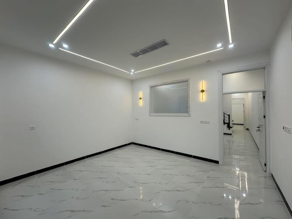 دار للبيع 100 متر طابقين بناء حديث صفر طابو ملك صرف يحتوي على 3 غرف نوم ويطل على شارع 20 متر عريض موقع مميز في الاسرى والمفقودين خلف جامع حق المبين 
***********
