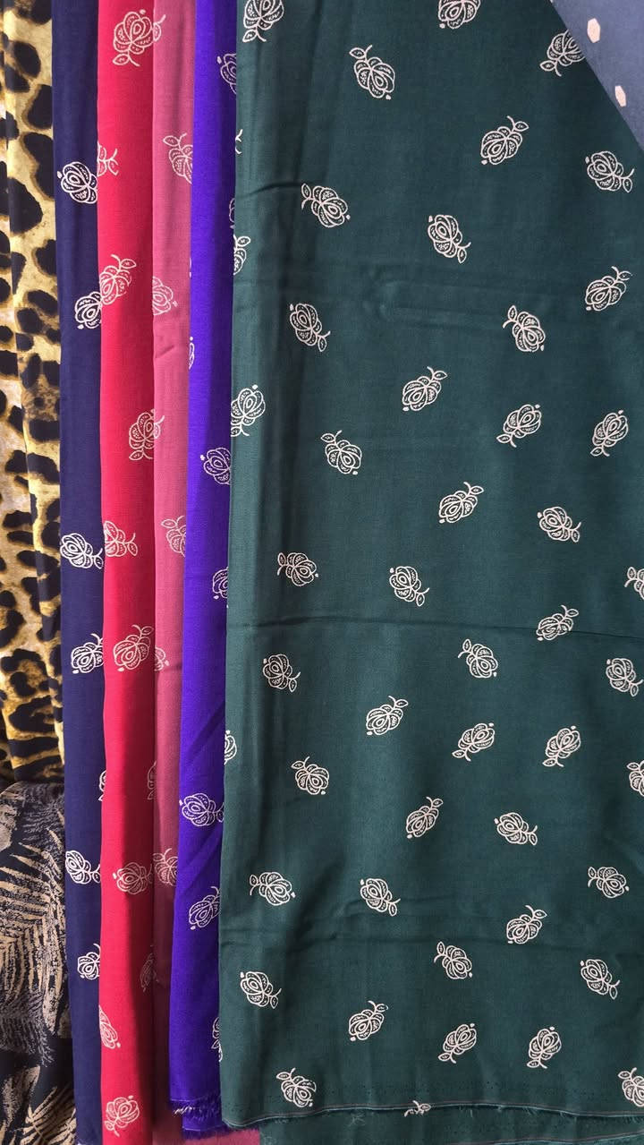 يعلن محل ابو ياسر عن  ‼️تخفيضات‼️
كشمير صيني القطعه 3500
توفر اقمشه كشمير إيطالي 
سعر لقطعه 5000 
يتوفر أيضا قطع ستن وكابوي ولنن وليكرا 
كافة انواع لوازم الخياطه 
ويتوفر قماش همايون سعر المتر 1500
مفرش تخم ثقيل درجة أولى سعر المتر 5000
كل 10مقاعد تخم 7 متر 
تصليح وبيع كافة انواع مكائن الخياطه 
تتوفر اقمشه كودري و جرجيت درجة أولى وكشمير وستن أمتار 
العنوان كميرا جامع ابو الزهراء باتجاه ابو كفه 
مجاور سنتر كميره تتوفر خدمه توصيل 
*********** واتساب
