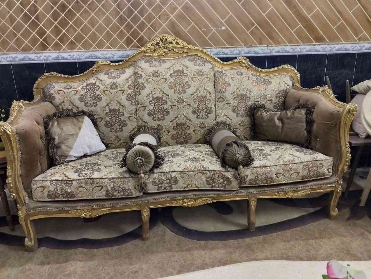 سلام عليك يوجد تخم ملاكي مصري درجه اولى التخم نضيف مال صاله معزوله طبلات خشب زان و كرانيت و زوليه 4*6 كل هاذا مع تخم السعر مليون و نص مكان بغداد صليخ قرب جامع الفرقان 
رقم الهاتف / *********** بغداد, العراق
