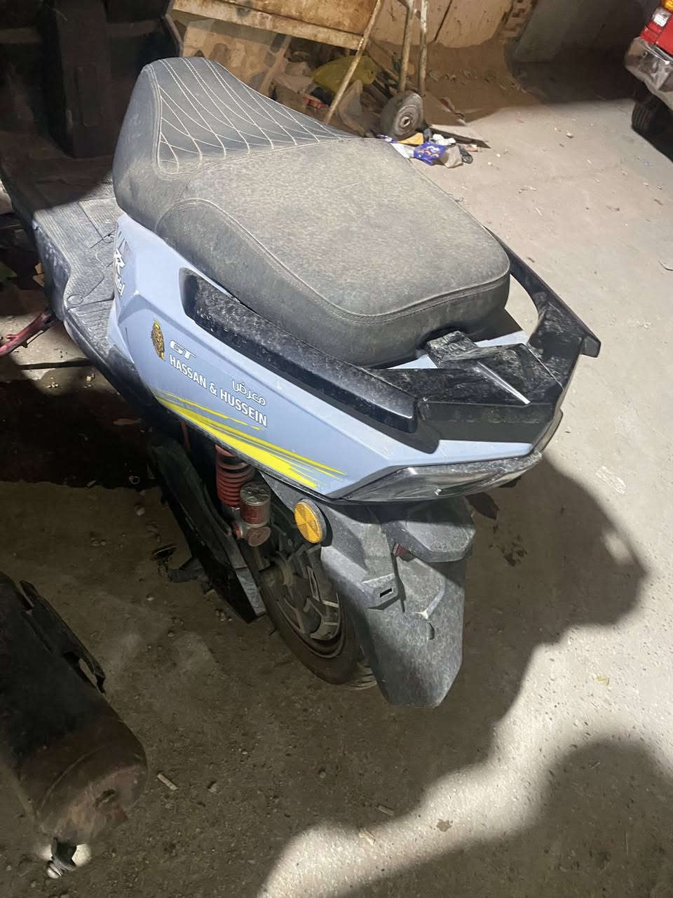 سلام عليكم دراجه شحن للبيع سعرهه مليون وربع وبيهه مجال دراجه زيرو المكان بغداد الكريعات رقم *********** واتساب
