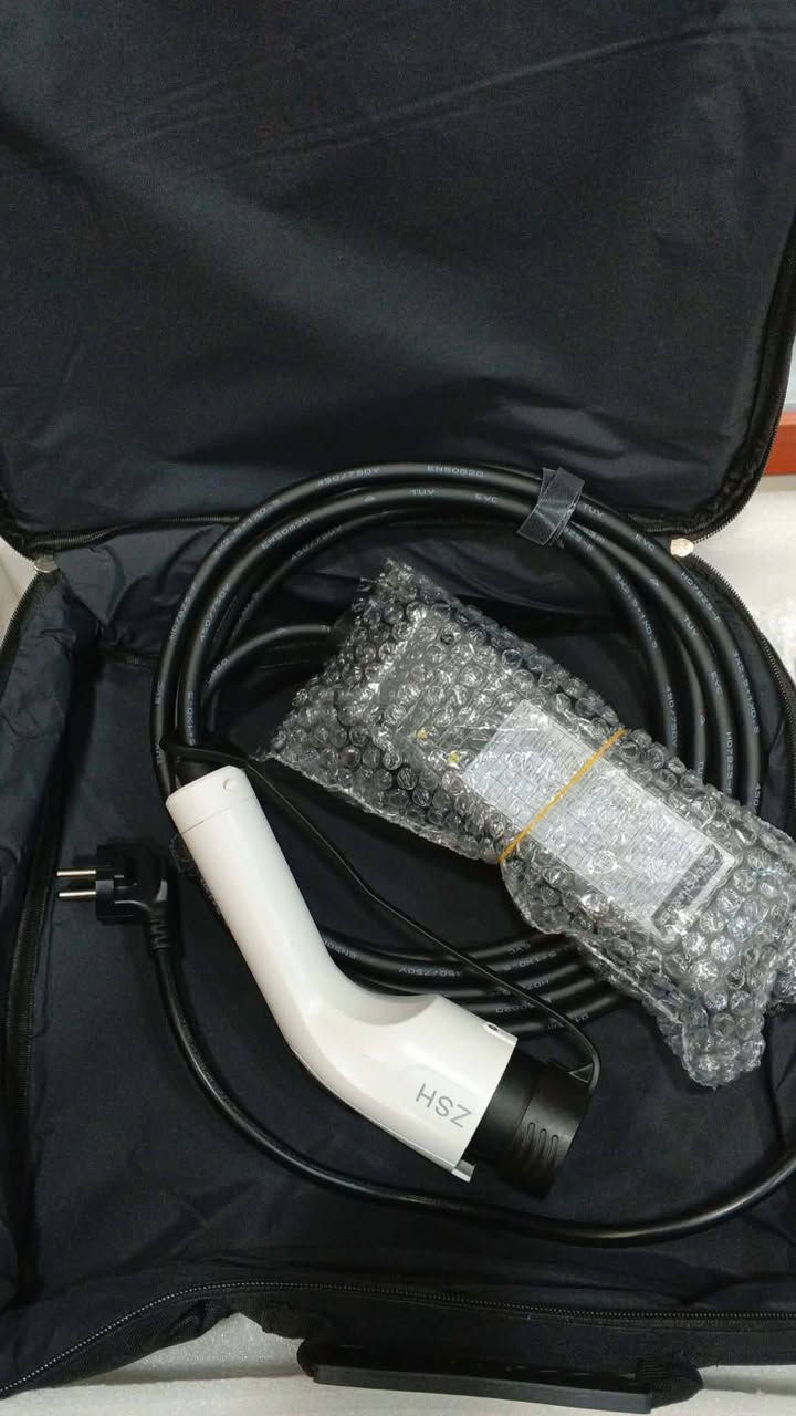 انتباه😍😍10 متر 100 الف 16 امبير /5 متر 80 الف
3 متر 70 الف
النوعيه الثانية ام الحماية وتحكم5 متر تحكم 16 امبير
ربط على الانترنت 
تحكم من الجهاز ومن الموبايل 
بيها حماية إضافية
150 الف
ادبتر ٤٠ الف مع التوصيل😎 ***********
