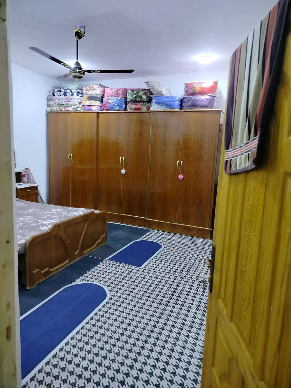 😍 مشتمل للبيع مساحه125م حي الحكيم نزلت ابو كيان الدلال يبعد عن الشارع 250م
🔷 يتكون من غرفه وهول واستقبال ومطبخ وصحيات داخليه وخارجيه 
🔷بناء بلوك والسكف صب بناء مرتب مرقم من بلديه 
💵🔷السعر 35وقابل لتفاوض 
للاستفسار ***********
