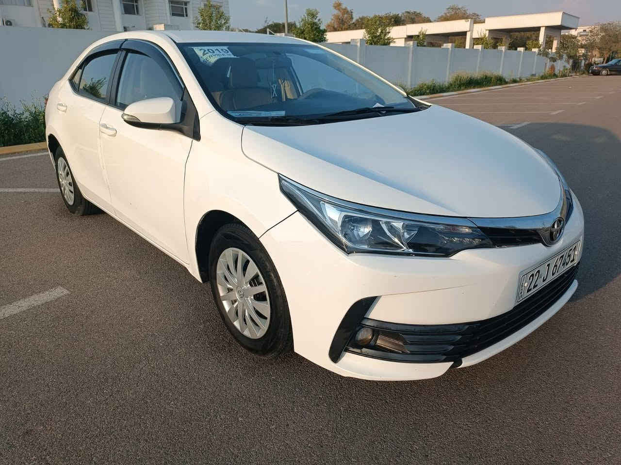 سلام عليكم كورلا موديل 2019 ياباني  خليجي لون ابيض ثلجي  مكفوله من الدعاميه الى الدعاميه تحكم استيرن جهتين مثبت سرعه اشاير بالمرأة مرايا كهربائي تبريد ثلج تدفئه شغاله سياره نظيفه ومال بيت  بيه شبرين صبغ في خشم البنيد بدون اي ضربه گير محرك مكفوله لا صرف ولا بخار ولا مفتوح بشرط محرك 1800 ماشيه 94 حقيقي اسبير شركه حداديه تايرات جديده اتصل *********** عنوان قضاء كلار محافظة سليمانيه
