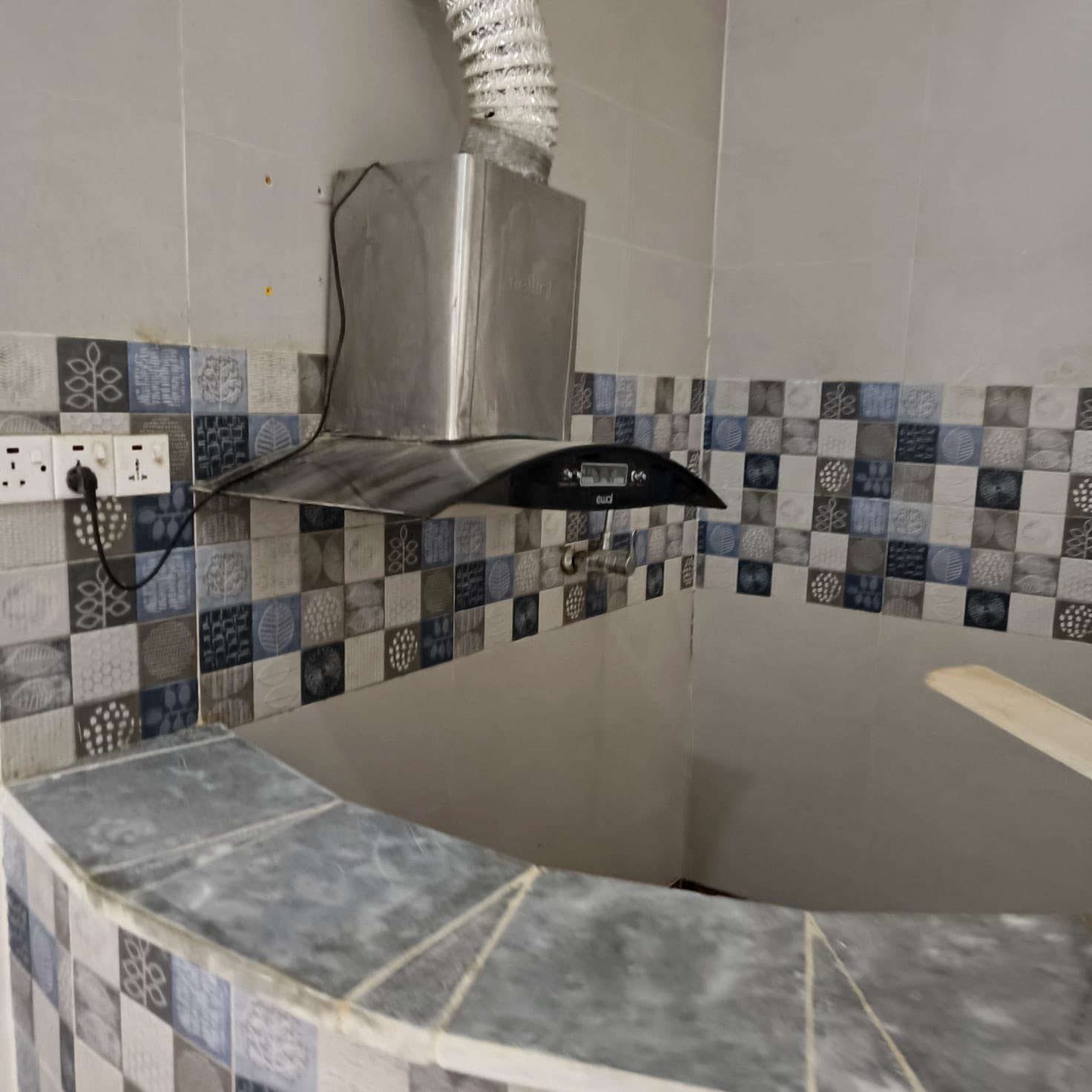 يوجد مشتمل بحي الشموع عائله نفرين  فقط شارع عشرين مجاور اسواق احمد قريب المدرسه الصينيه للستفسار *********** وتساب@
